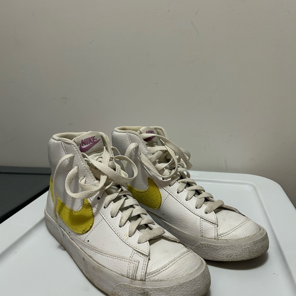 multicolored hightop nike blazers (y7)